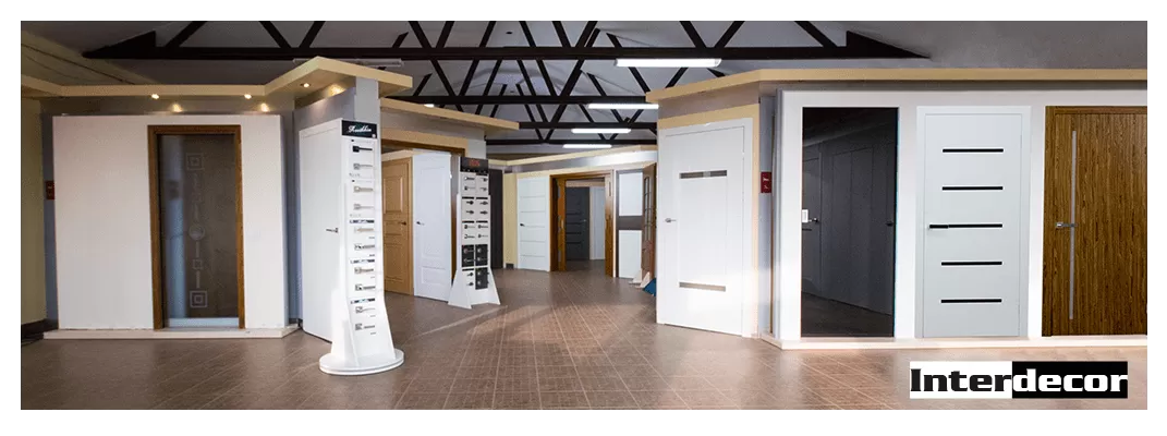 lounge-door